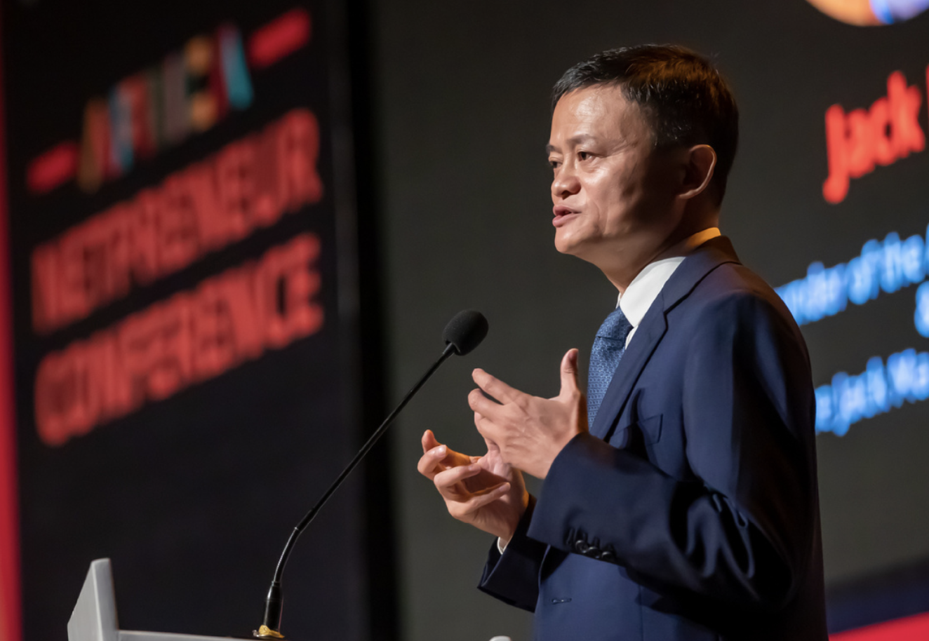 馬云以4000億身價蟬聯首富，王健林卻跌出天際，背后邏輯是？