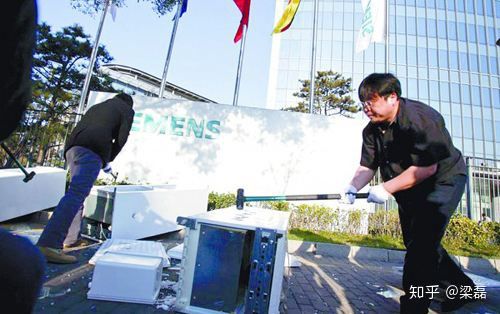 網紅、科技大佬、作家，跨界喜劇王羅永浩才是打造個人IP的典范