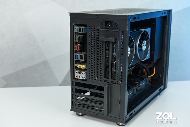 先馬趣造I’m機箱評測：M-ATX+豎裝顯卡