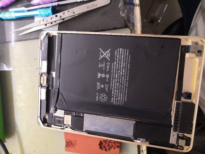 ipad mini 4   內部細節 和  A1538 換電池過程，