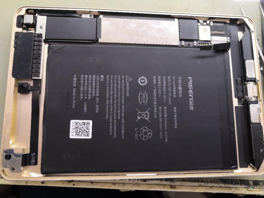 ipad mini 4   內部細節 和  A1538 換電池過程，