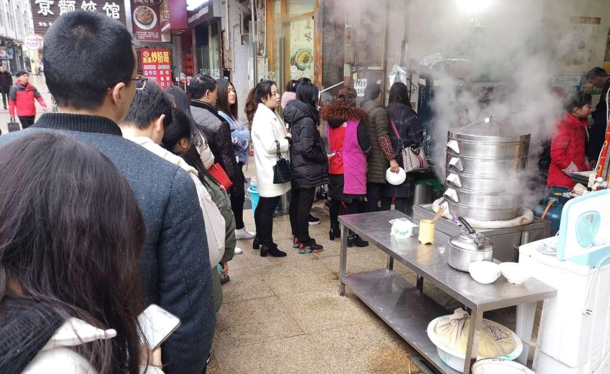 這家早餐店火了！老板太會做生意，小小店面竟然月入30萬