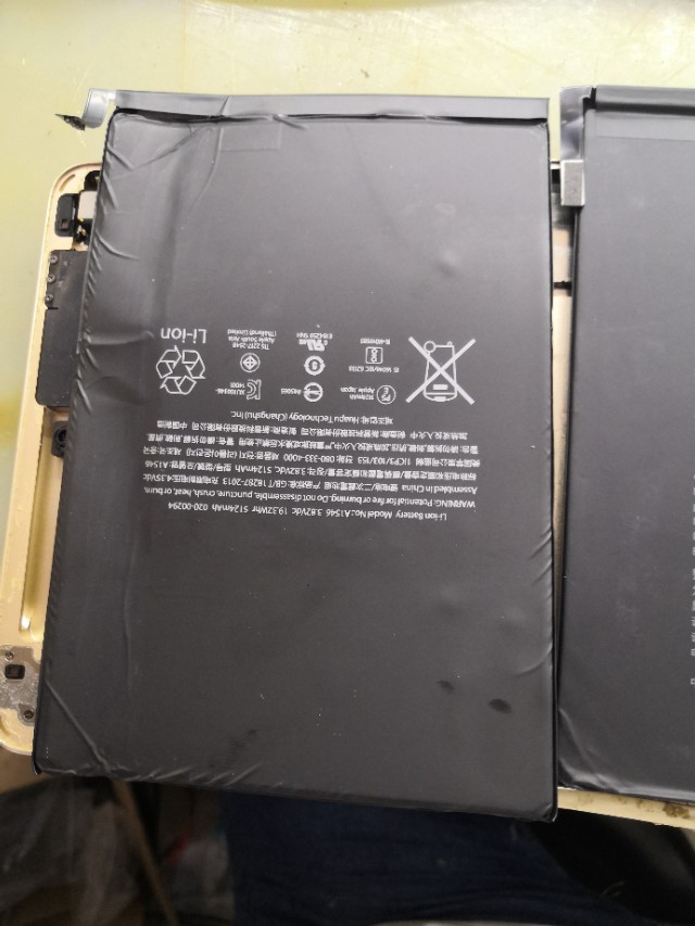 ipad mini 4   內部細節 和  A1538 換電池過程，