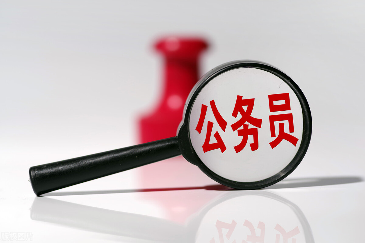 我，500強運營經理，月薪3萬，裸辭考進公務員，月薪5千