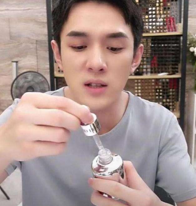最近一款“變態”精華液火了，美白還淡斑，用后暗沉肌膚變白了