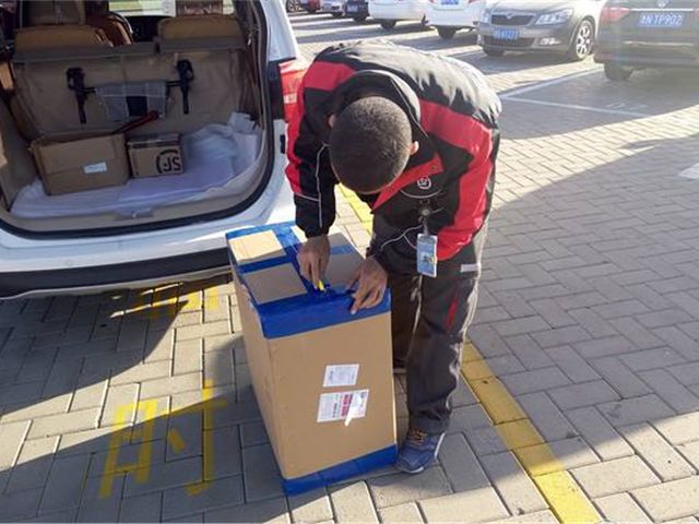 順豐快遞員工真實工資曝光，月入工資意想不到，網友：讓人心酸