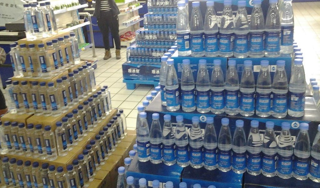 絕佳營銷方案：買礦泉水送電動車，一月賺65萬！老板高興壞了