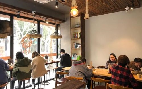 牛逼的早餐店老板太會做生意！月賺20萬，讓同行眼紅不已