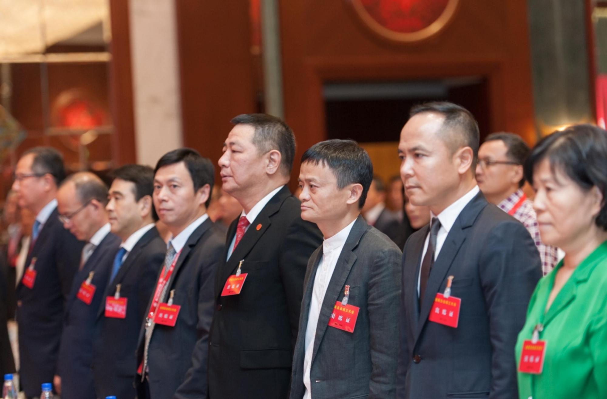 又一頂級浙商出現：和馬云以兄弟相稱，還娶了小他21歲的女明星