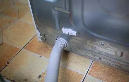 難怪你家洗衣機會漏水，原來這個細節沒做對，漲知識