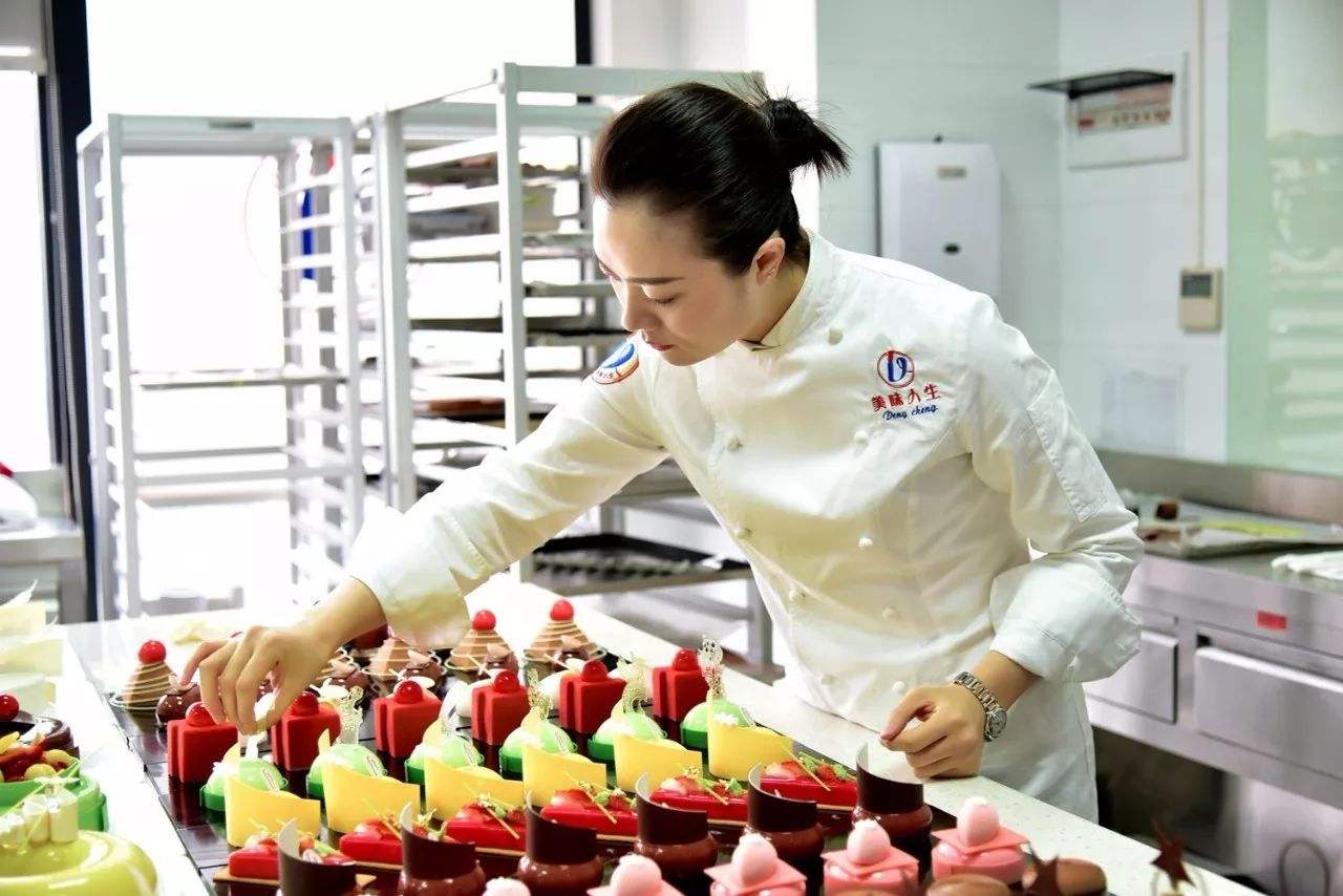 2020適合女性冷門又高薪的職業，果然女人厲害起來都是行業精英啊