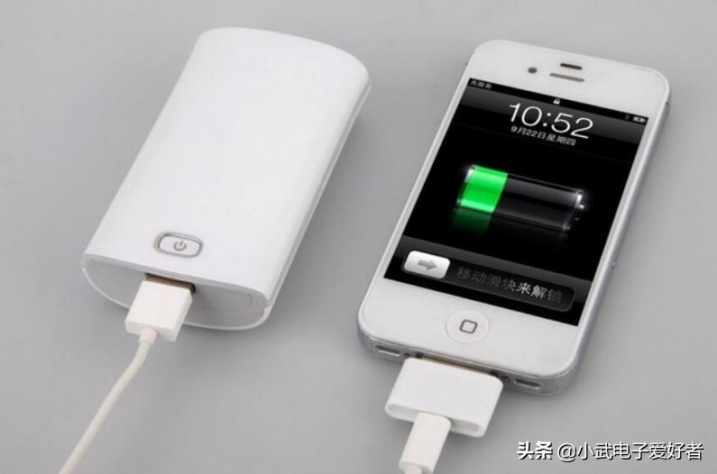 手機充電器長期不拔很危險，不要再拿生命來開玩笑了