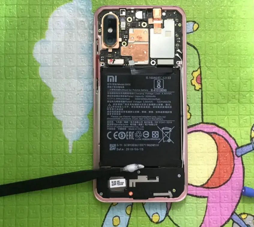 小米8標準版更換電池教程，希望對小米8標準版用戶換電池有所幫助