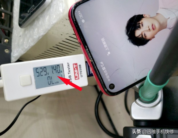 二修華為Nova4手機不充電，充電不顯示圖標，更換個小件就正常了