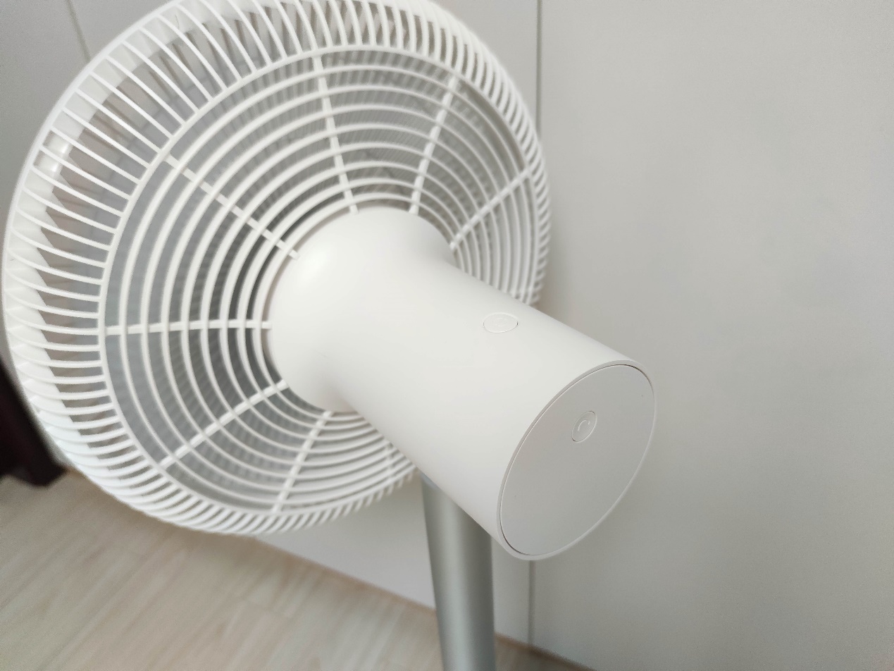 小米電風扇玩出新花樣？不用插電吹出不會感冒的自然風