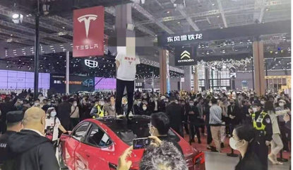 關于上海車展“維權”張女士的溝通進展及事件說明