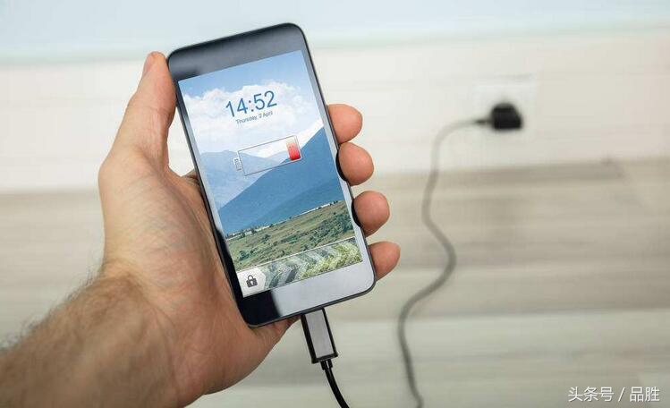 你的手機充電速度突然變得很慢？簡單幾招讓手機充電快起來！