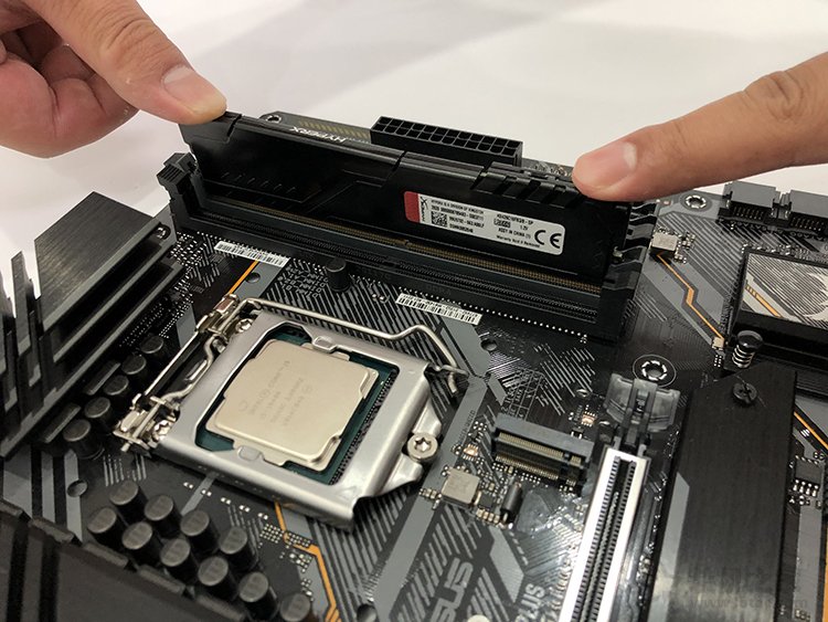 臺式電腦內存條怎么裝上去？臺式機內存安裝圖解方法教程