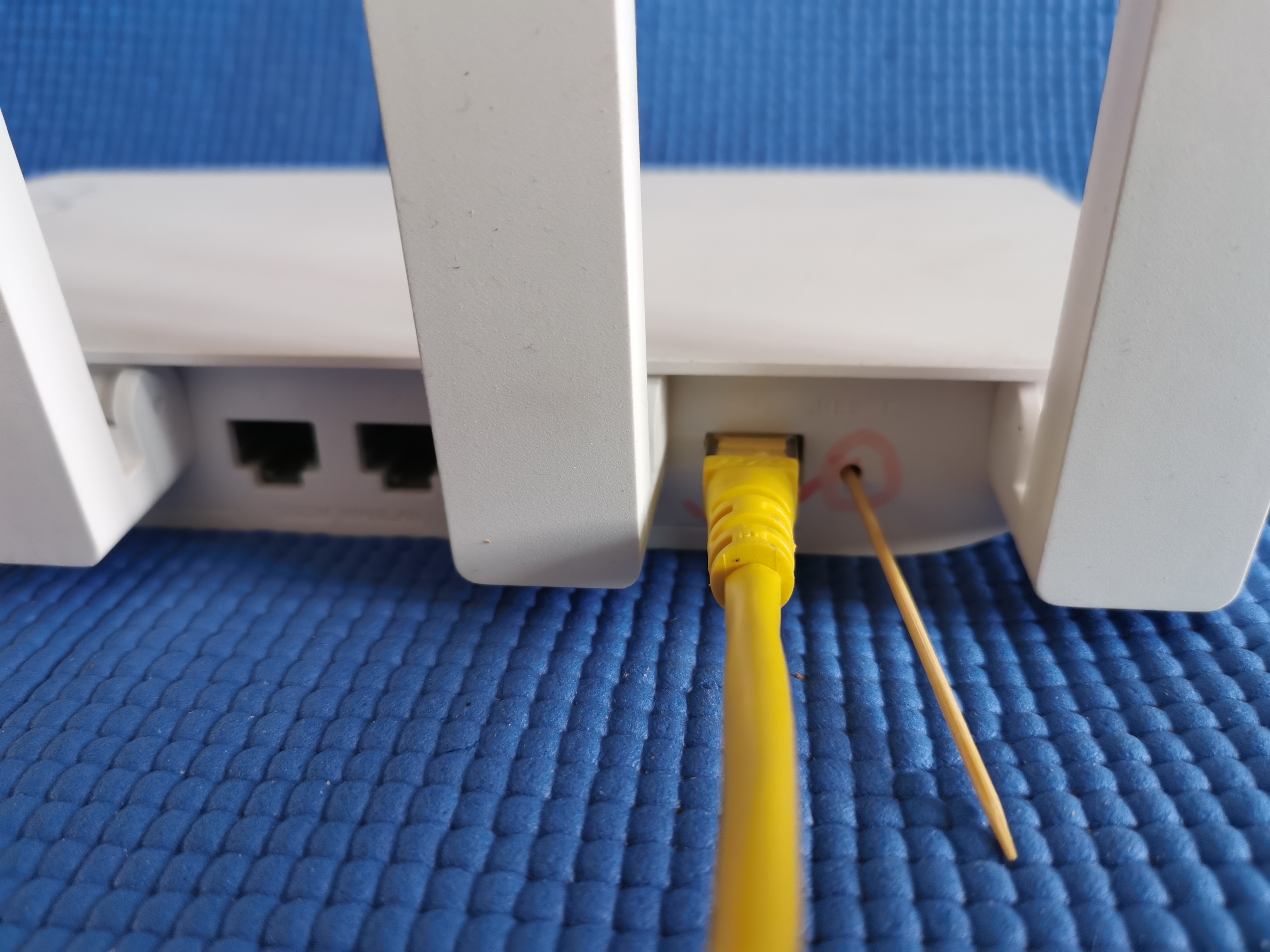 在家手機上網信號差，自己安裝WiFi和改名改密碼，不麻煩人了