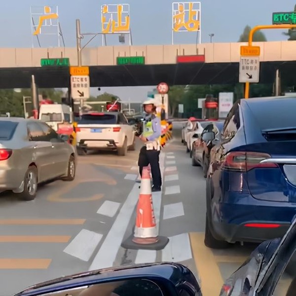 廣州禁止特斯拉上高速？交警辟謠：沒有針對該品牌
