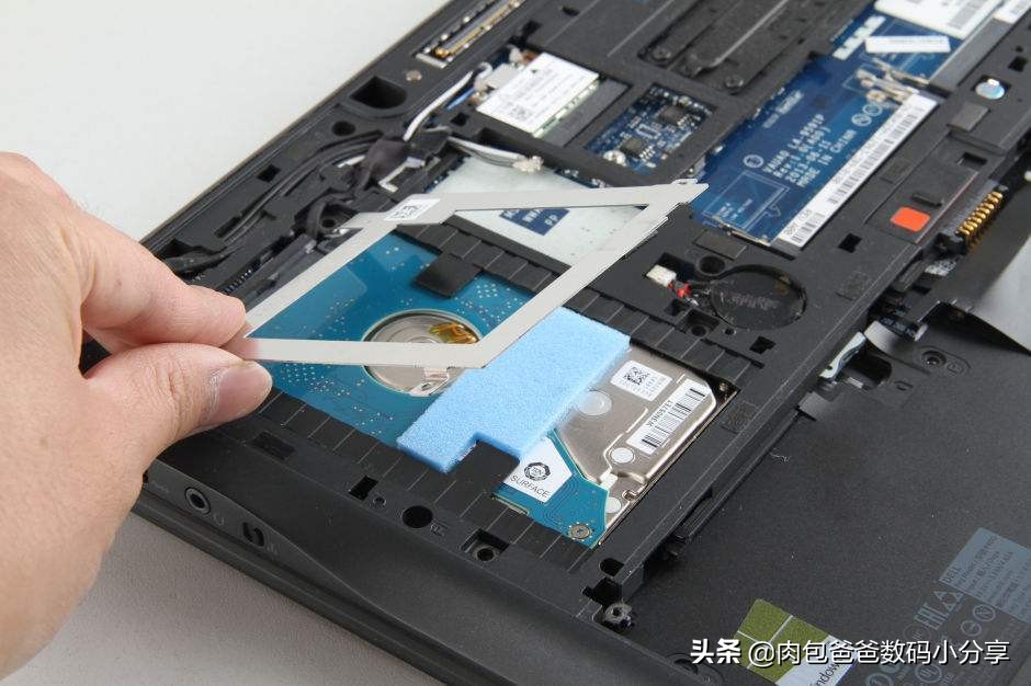 分享一下我最喜愛的移動硬盤盒，防摔高速炫酷自帶線