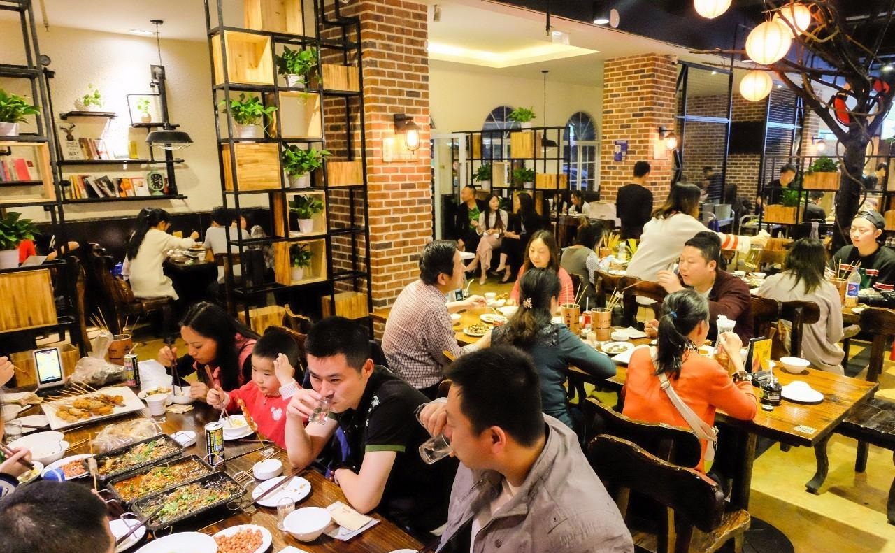 激烈競爭下，10平方米的小燒烤店通過社群營銷，一個月賺20萬