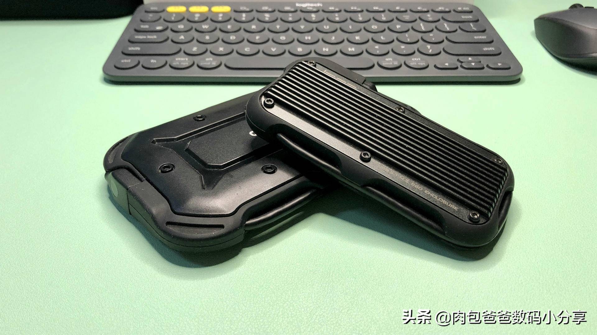 分享一下我最喜愛的移動硬盤盒，防摔高速炫酷自帶線