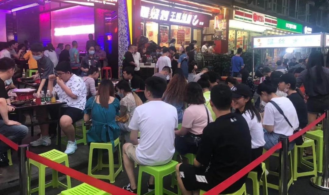 燒烤店推出20元買101瓶的“低價啤酒”，引爆客流，日賺三萬以上