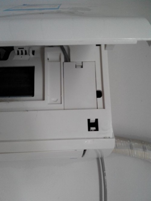 原來空調還有這功能，蓋板下藏應急小開關，不用遙控器也能開空調