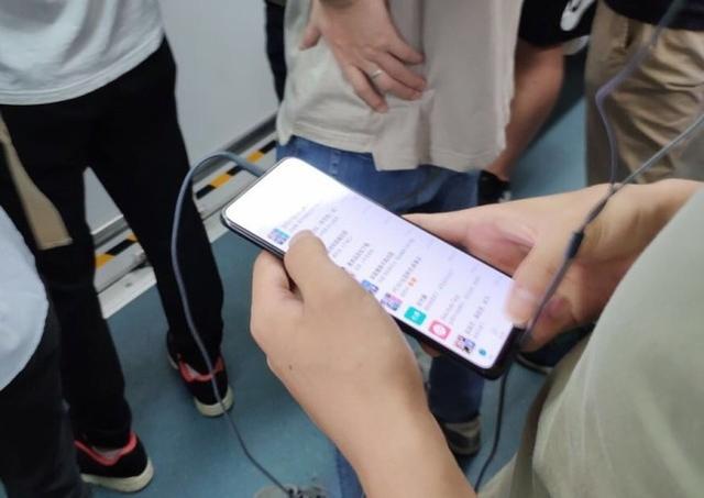 麒麟970+4400毫安電池，榮耀play還有“很嚇人”技術