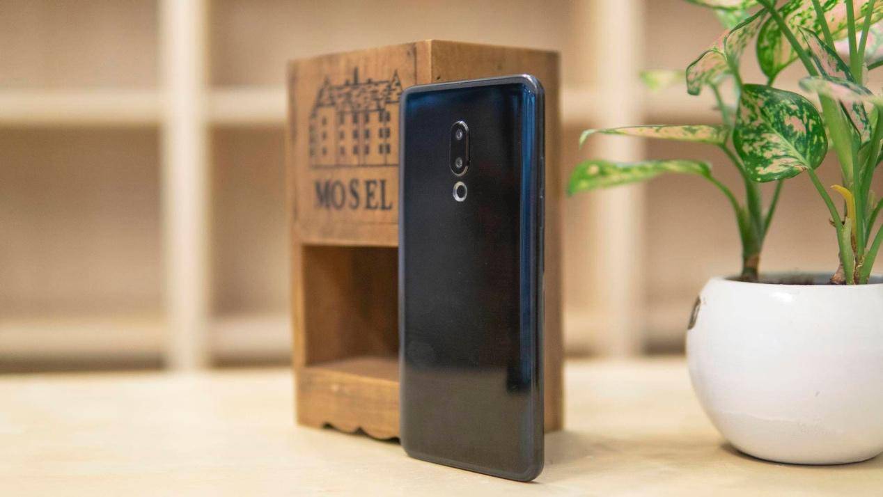 不吹不黑，黃章式旗艦魅族15 Plus值不值得買？看完這篇就夠了