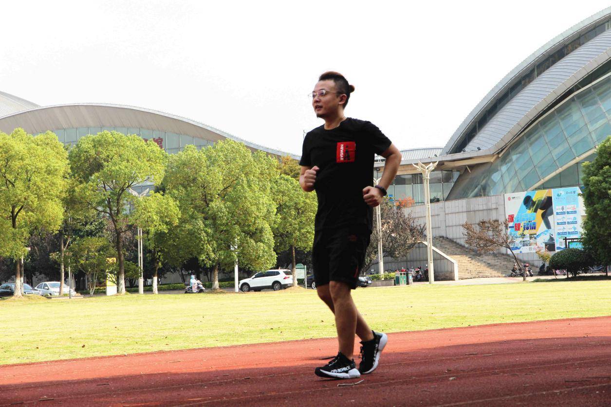 高性價比華為手環4e籃球精靈，你的專屬運動“教練”