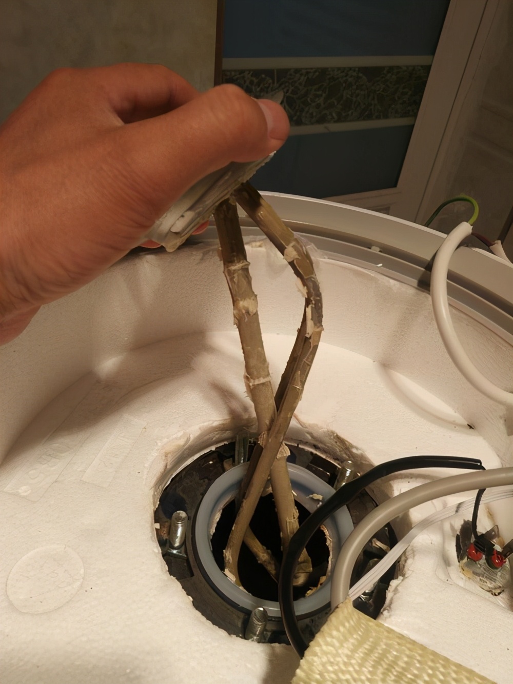 電熱水器怎么清洗？自己洗還是找師傅洗？怎么收費？