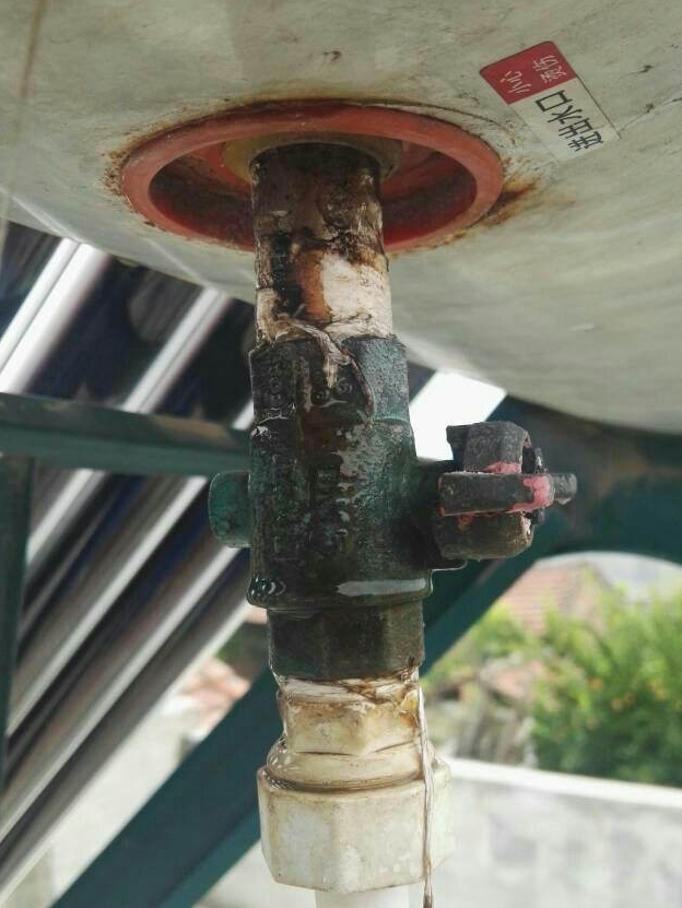 太陽能水管接法以及水管漏水時，該怎么處理呢？