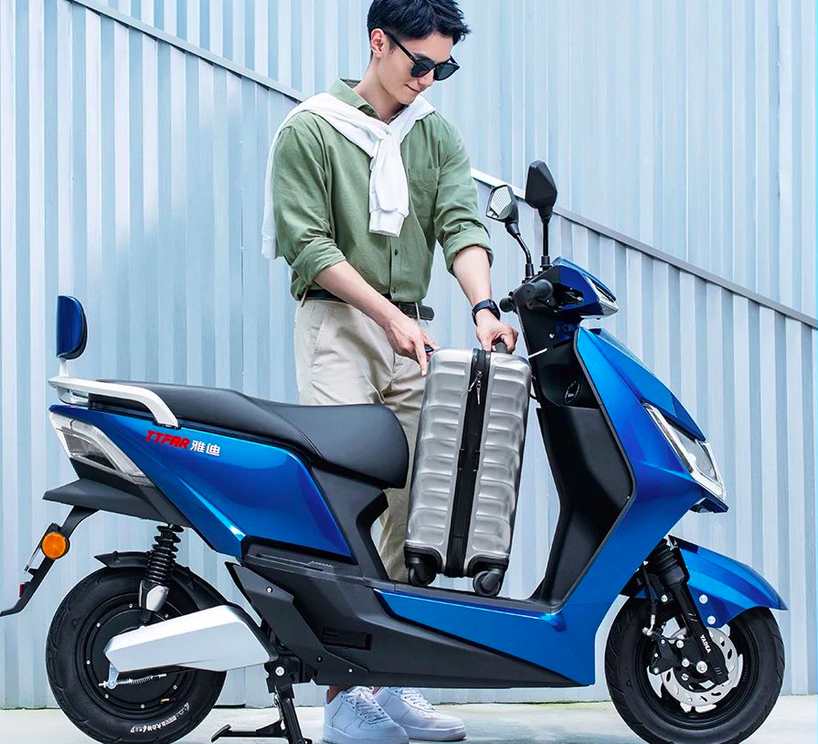雅迪這款電動車，搭載TTFAR電機，續航122公里，價格不到3800元