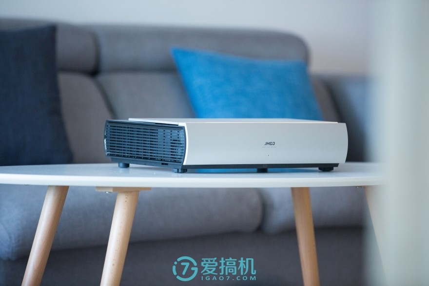堅果SC激光電視評測：客廳有了它，還要電視干嘛？
