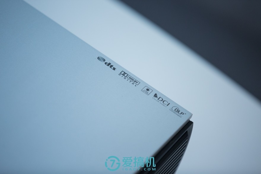 堅果SC激光電視評測：客廳有了它，還要電視干嘛？