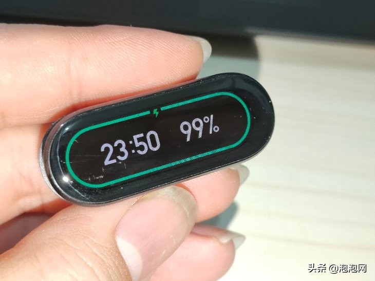 BigBOOM：小米手環6在非小米手機使用體驗如何？
