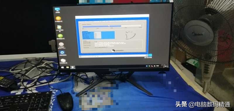 電腦店給客戶裝系統收費399元，這下玩大了，店家不得不認慫