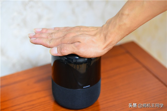 連接簡便，玩法豐富——華為AI音箱2電池版