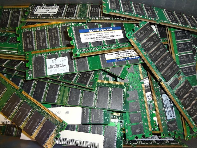 為什么買兩條8GB內存比買一條16GB好？