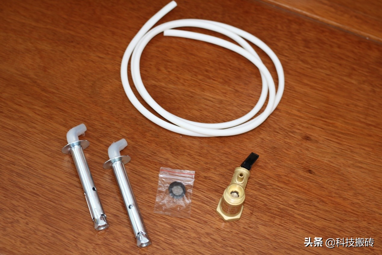 老房子安裝新熱水器，華凌電熱水器開箱評測