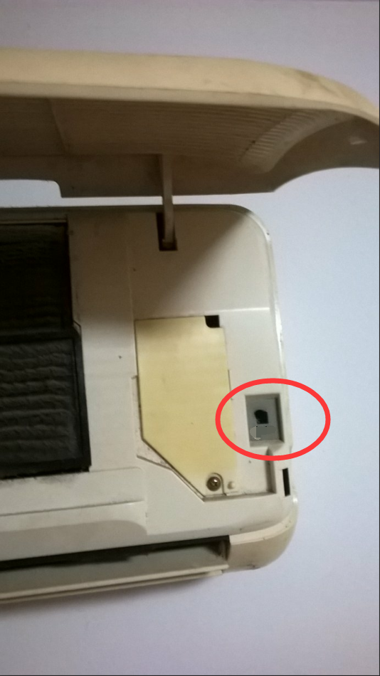 原來空調還有這功能，蓋板下藏應急小開關，不用遙控器也能開空調