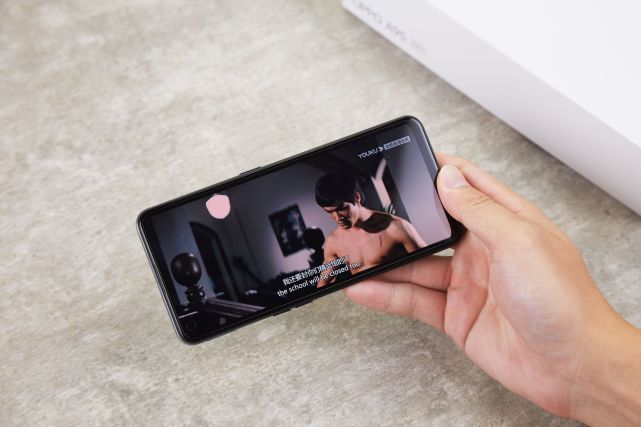 OPPO A95開箱上手：多重越級體驗，1999元到底值不值？
