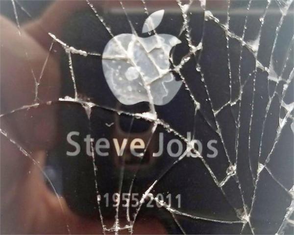 iPhone 4s賣了102.8萬，只因多9個字母和8個數字