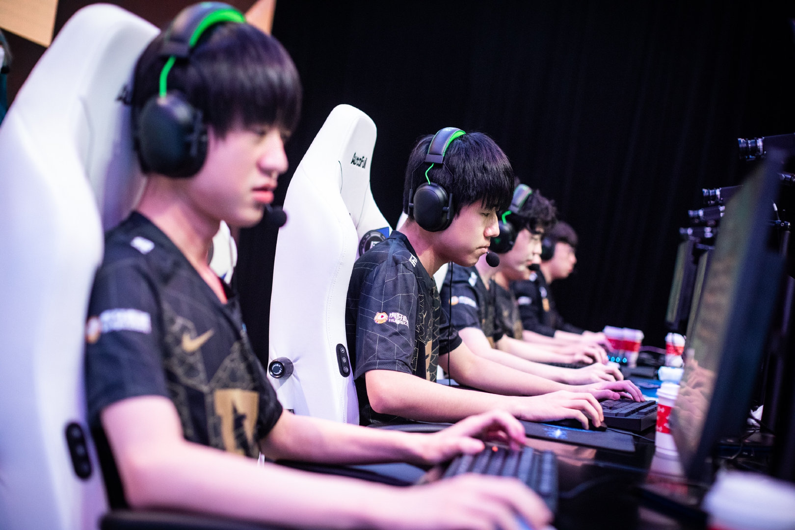 LOL全球各賽區最新積分榜：NS盡顯黑馬之勢，EDG兩連敗，榜首危矣
