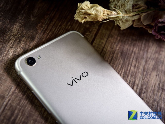 前置雙攝柔光自拍 vivo X9報價2798元