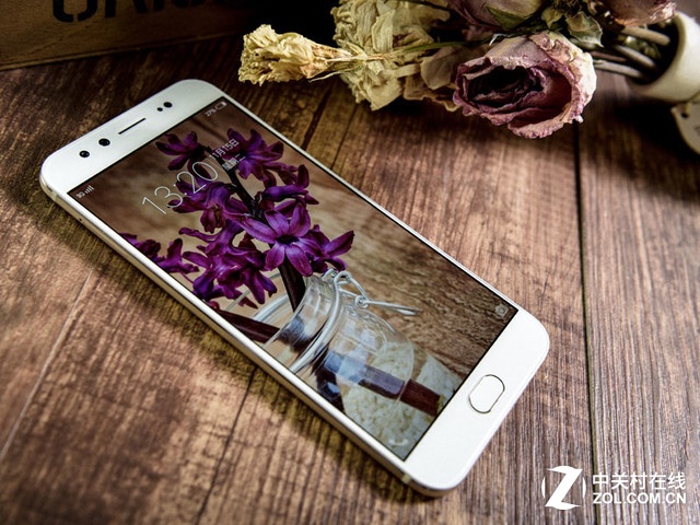 前置雙攝柔光自拍 vivo X9報價2798元