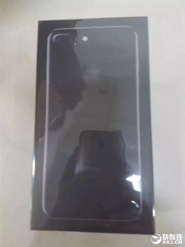 iPhone 7黑色、亮黑色真機對比：差別好大