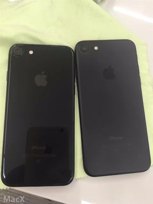 iPhone 7黑色、亮黑色真機對比：差別好大